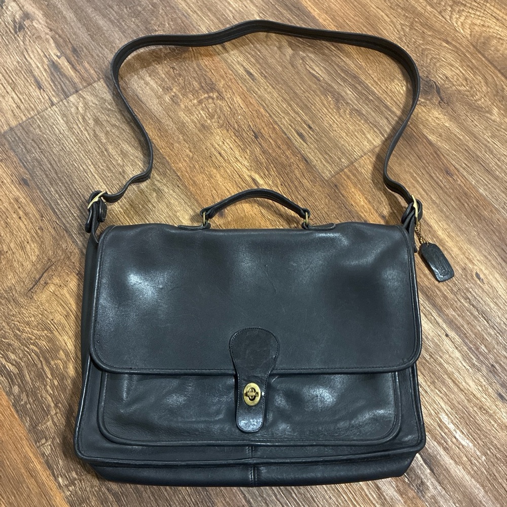Vintage Coach Sleek Black Leather Men's Messenger Bag